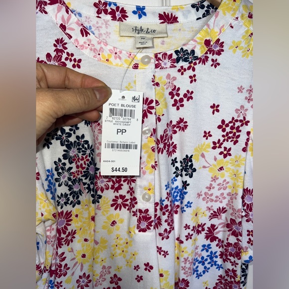 🌺 NWT! White Floral Top - Picture 4 of 6